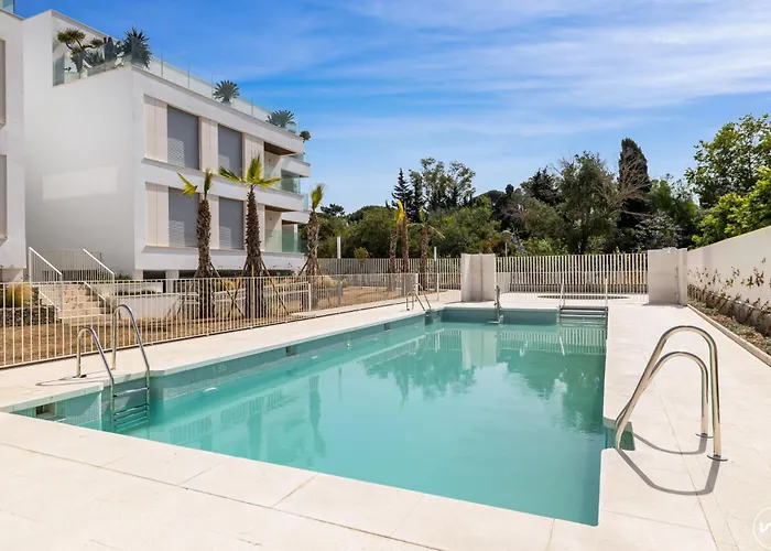 Vivi Homes - Cosy Pool, Gym & Marbella