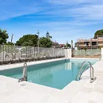 Vivi Homes - Cosy Pool, Gym & Lejlighed *