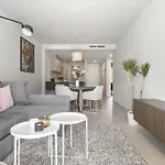 Vivi Homes - Cosy Pool, Gym &