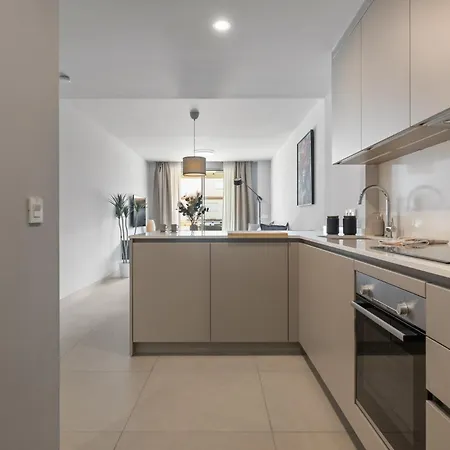 Vivi Homes - Cosy Pool, Gym & Marbella