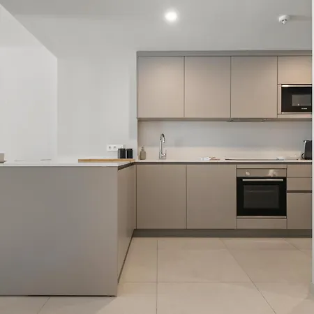 Apartment Vivi Homes - Cosy Pool, Gym & *