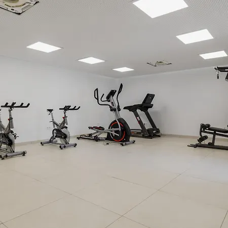 Apartment Vivi Homes - Cosy Pool, Gym & *
