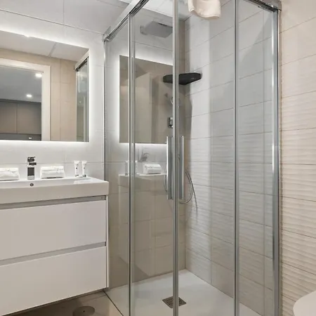 Apartment Vivi Homes - Cosy Pool, Gym &