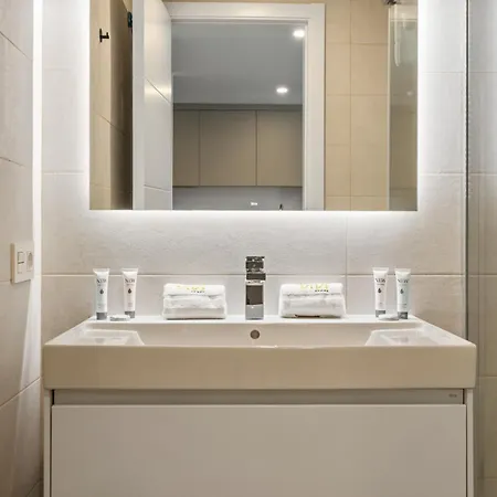 Apartment Vivi Homes - Cosy Pool, Gym & Marbella