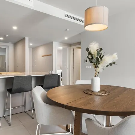 Vivi Homes - Cosy Pool, Gym & Apartment Marbella