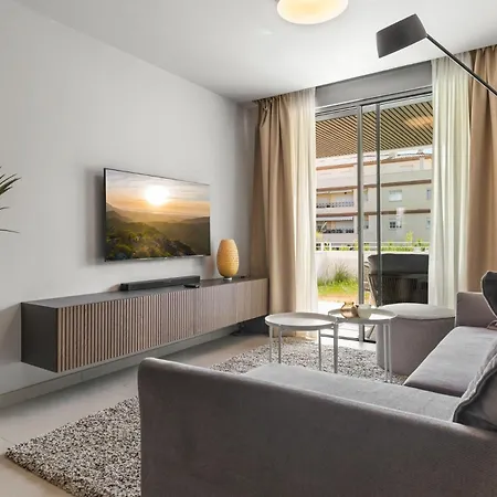 Vivi Homes - Cosy Pool, Gym & Lejlighed *