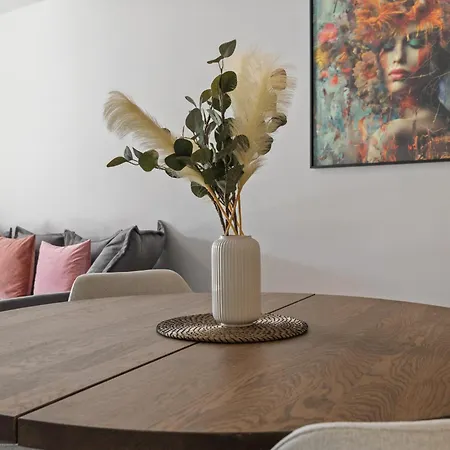 Vivi Homes - Cosy Pool, Gym & Apartman Marbella