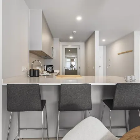 Vivi Homes - Cosy Pool, Gym & Marbella