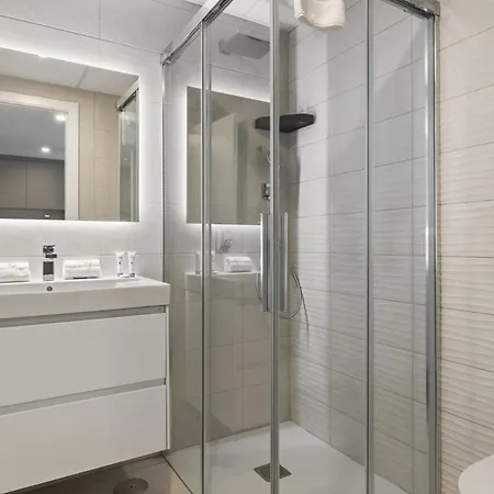 Vivi Homes - Cosy Pool, Gym & * Marbella