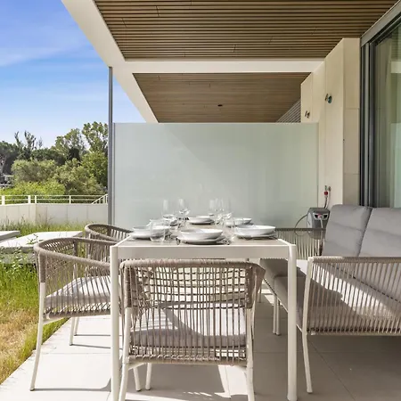 Vivi Homes - Cosy Pool, Gym & Marbella