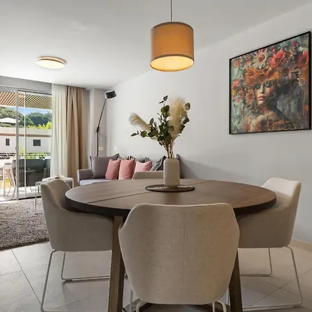 Vivi Homes - Cosy Pool, Gym &