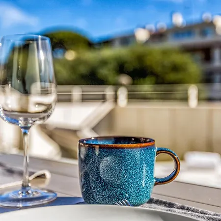 Vivi Homes - Cosy Pool, Gym & Marbella