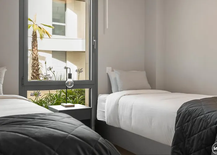 Vivi Homes - Cosy Pool, Gym &