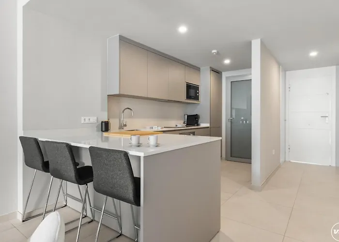 Vivi Homes - Cosy Pool, Gym & *