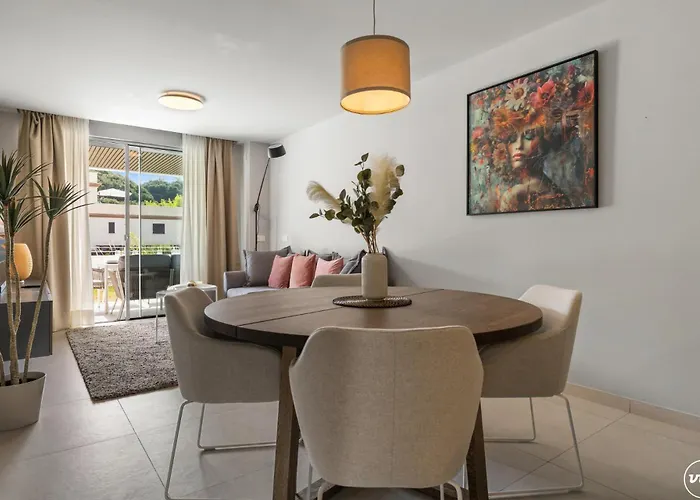 Vivi Homes - Cosy Pool, Gym &