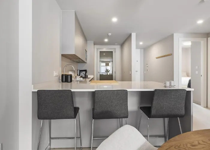 Vivi Homes - Cosy Pool, Gym & Marbella