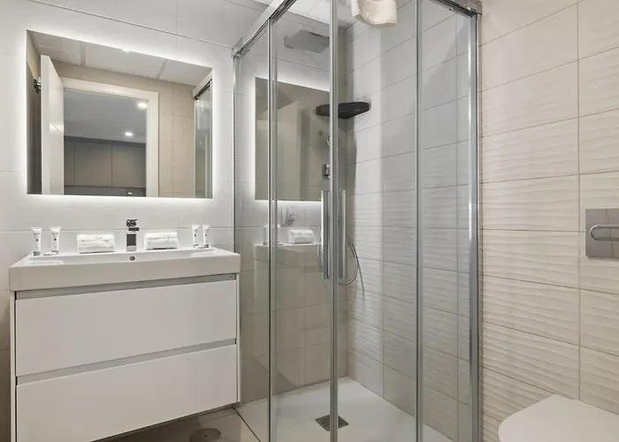 Vivi Homes - Cosy Pool, Gym & * Marbella