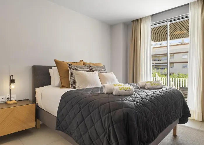 Vivi Homes - Cosy Pool, Gym & Marbella