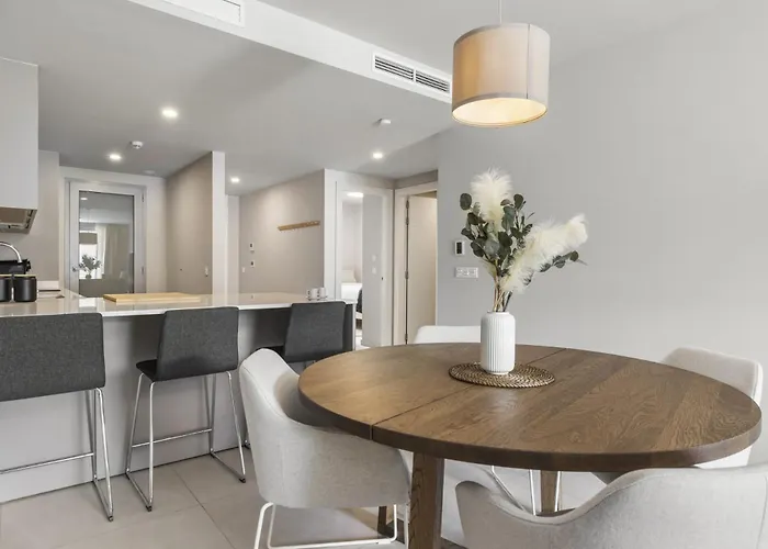 Vivi Homes - Cosy Pool, Gym & *