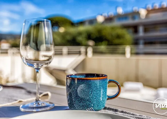 Vivi Homes - Cosy Pool, Gym & Marbella